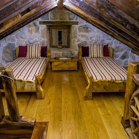 Stonehouse Marina * Vrsine