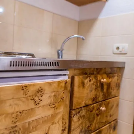 Stonehouse Marina * Vrsine