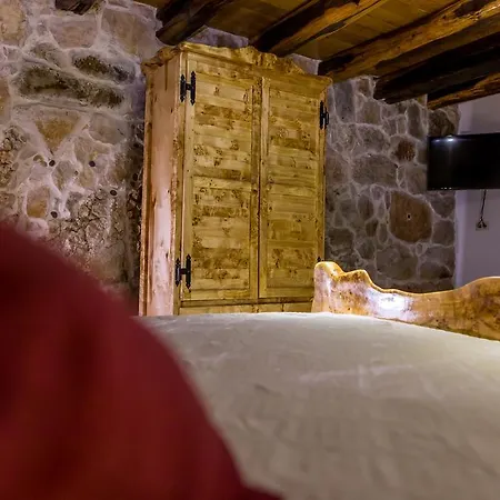 Stonehouse Marina Vikendica