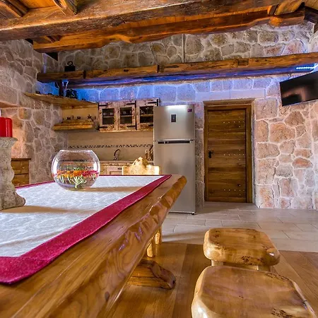 Stonehouse Marina * Vrsine