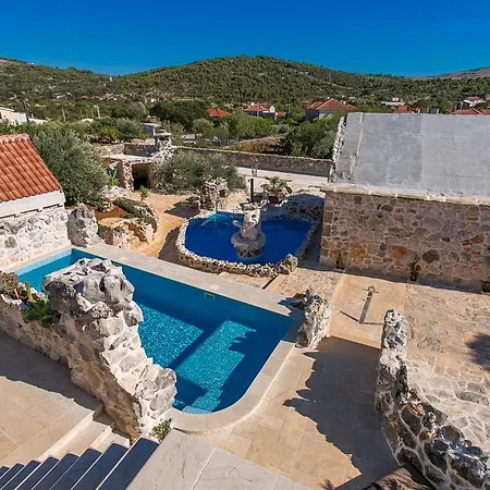 Stonehouse Marina Vrsine