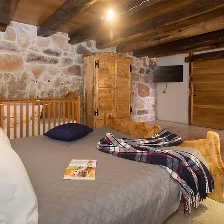 Vikendica Stonehouse Marina *