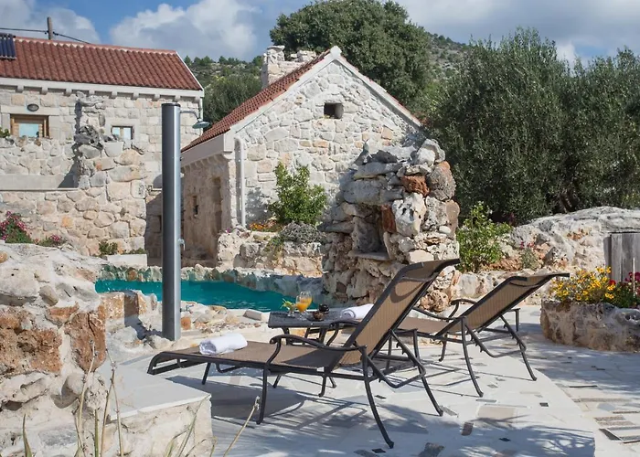 Дом отдыха Stonehouse Marina