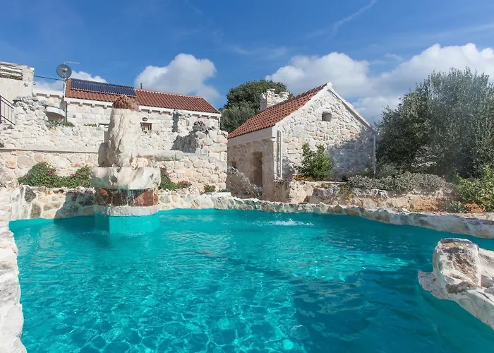 Дом отдыха Stonehouse Marina