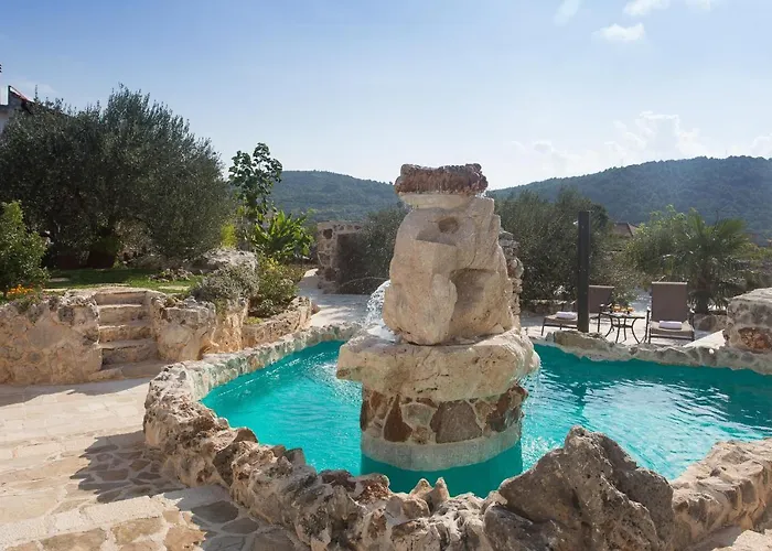 Stonehouse Marina * Vrsine