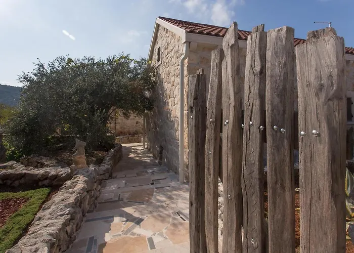 Stonehouse Marina * Vrsine