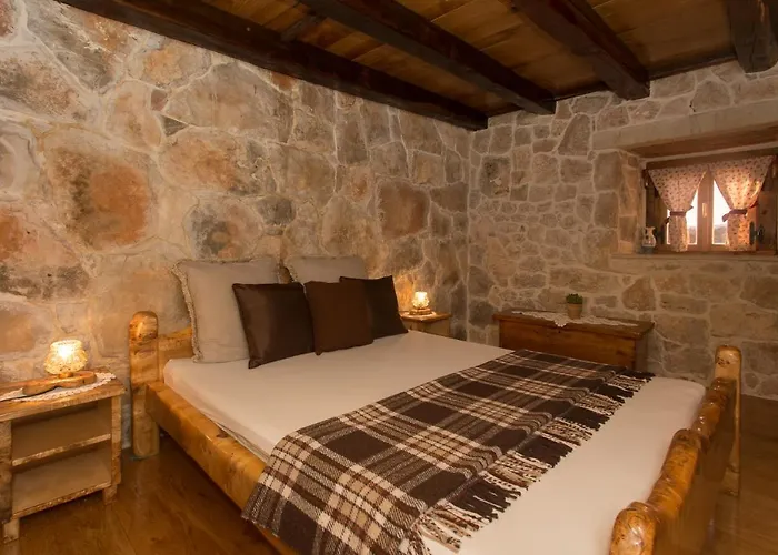 Stonehouse Marina Vrsine